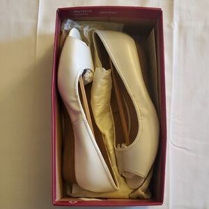 Naturalizee White Peep-Toe Wedge